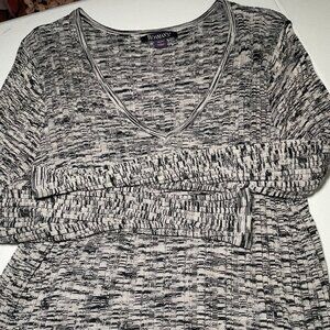 Women's long sleeved, light weight sweater, Black/gray